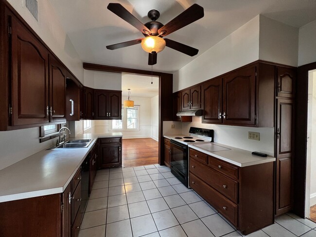 Building Photo - Beautiful 4 Bedroom 1.5 Bath in Marietta !