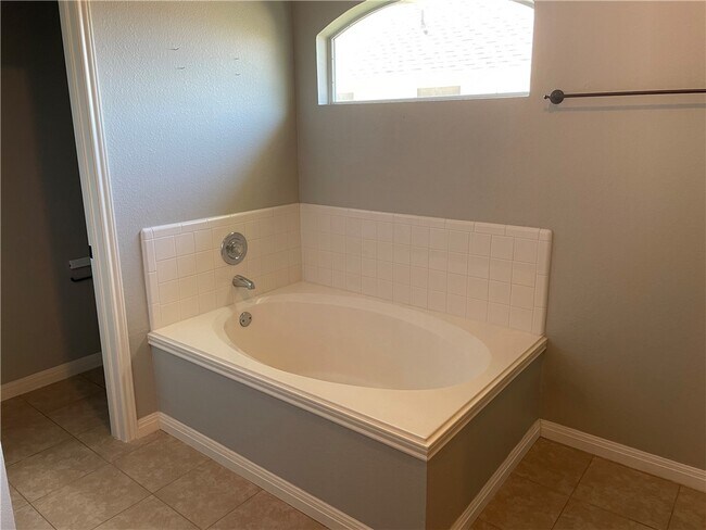 Building Photo - 3610 Eagles Nest St