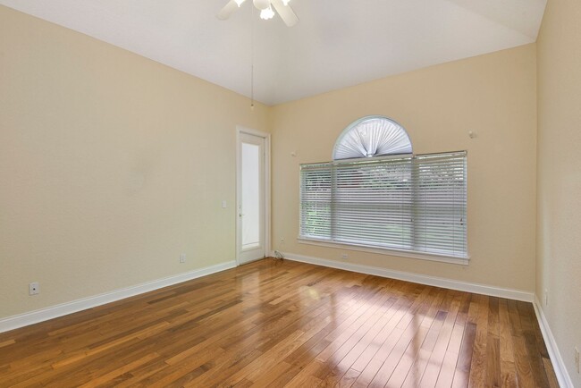 Building Photo - Beautiful home on the brick streets of Old...