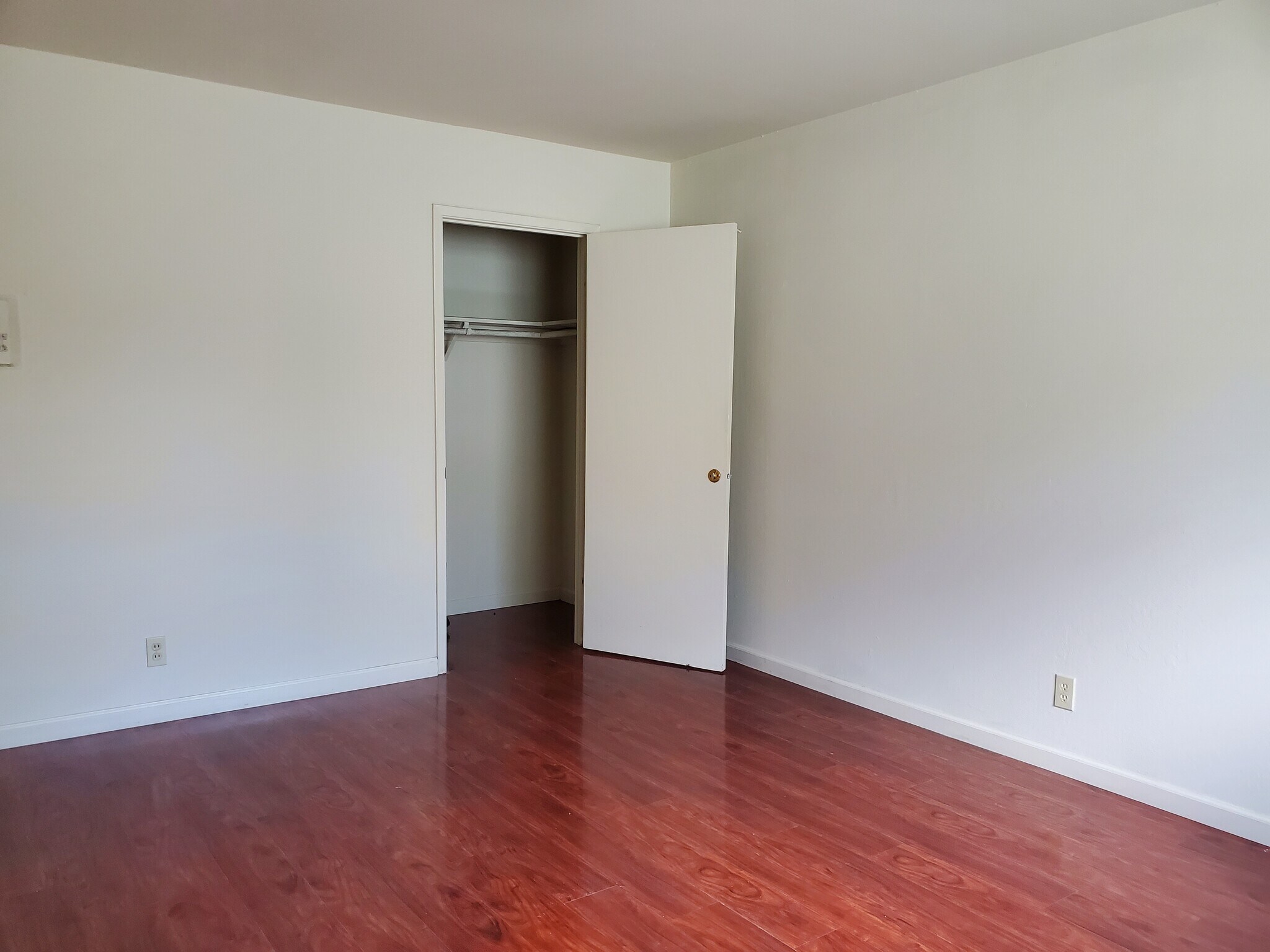 Building Photo - 885 Burbank Dr