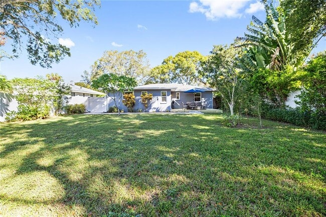 Building Photo - 2694 Pinehurst Ave