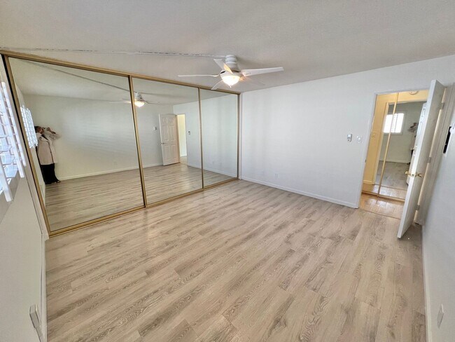 Building Photo - Top Floor Ocean View 1 Bed | Fully Remodeled | Large Balcony | Prime 2nd Street Location