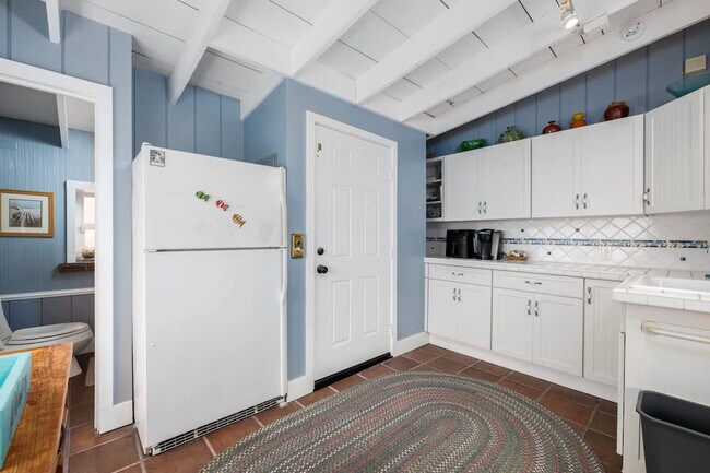 Building Photo - 1941 S Pacific St