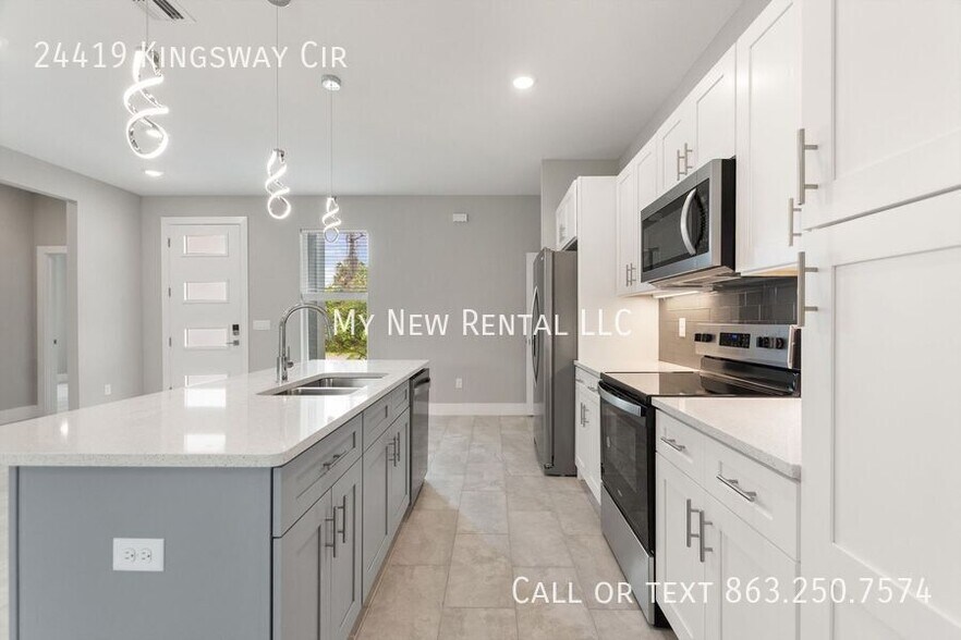Building Photo - 24419 SW Kingsway Cir