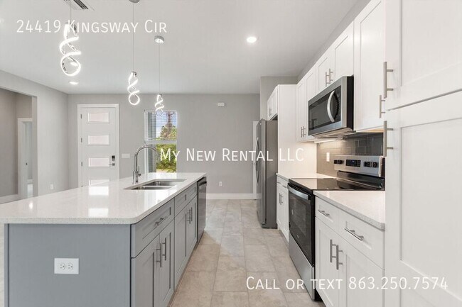 Building Photo - 24419 SW Kingsway Cir