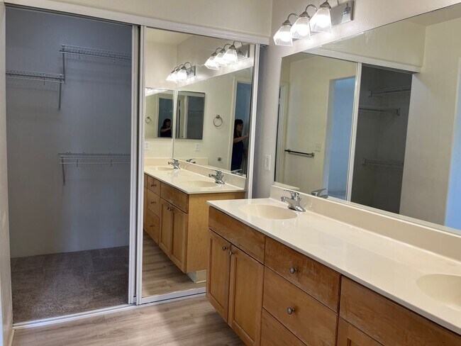 Building Photo - Ewa Gentry Large 2 story - 4 bedrooms, 3 b...