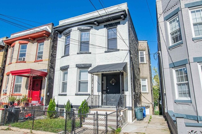 Building Photo - 1308 27th St