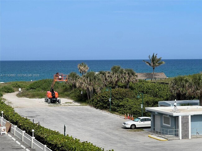 Building Photo - 125 S Ocean Ave