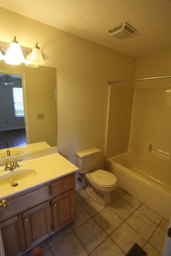 Building Photo - Cornerstone Condo Available Fall!