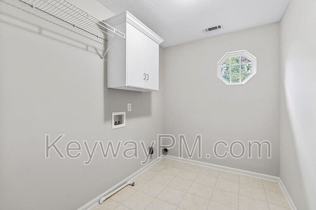 Building Photo - 5780 Carriage Hills Dr