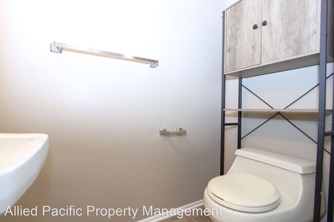 Building Photo - 2 br, 1.5 bath House - 12420 Mount Vernon ...