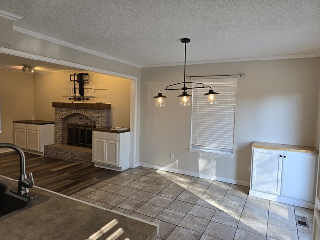 Building Photo - 6811 Orchard St