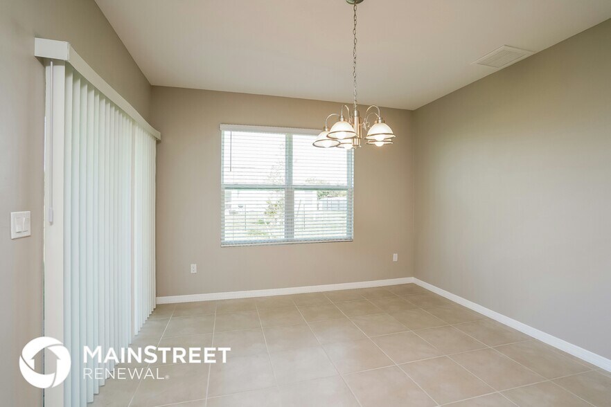 Building Photo - 1822 NE 4th Pl