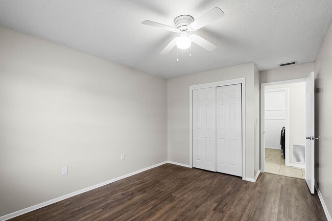 Building Photo - CONDOMINIUM FIRST FLOOR 2 BED 1 BATH, FULLY RENOVATED