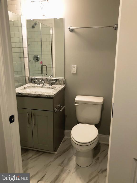 Building Photo - 632 S Decker Ave