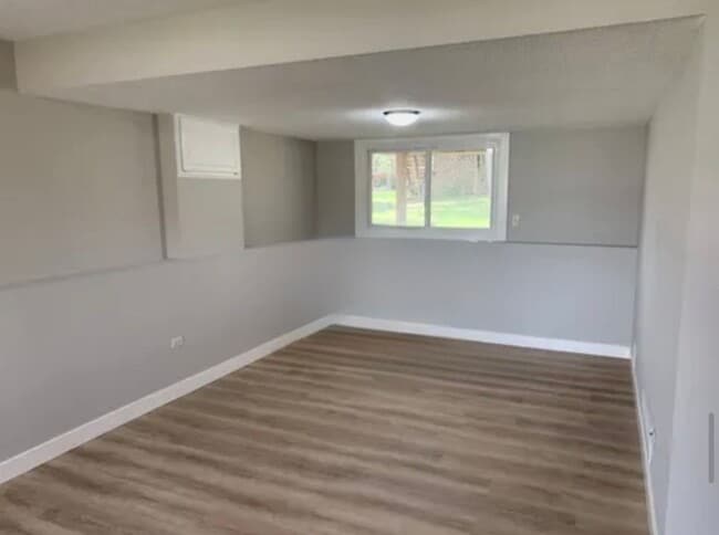 Building Photo - 4BR/2BA Eden Prairie Home In Cul De Sac Available 6/1 !