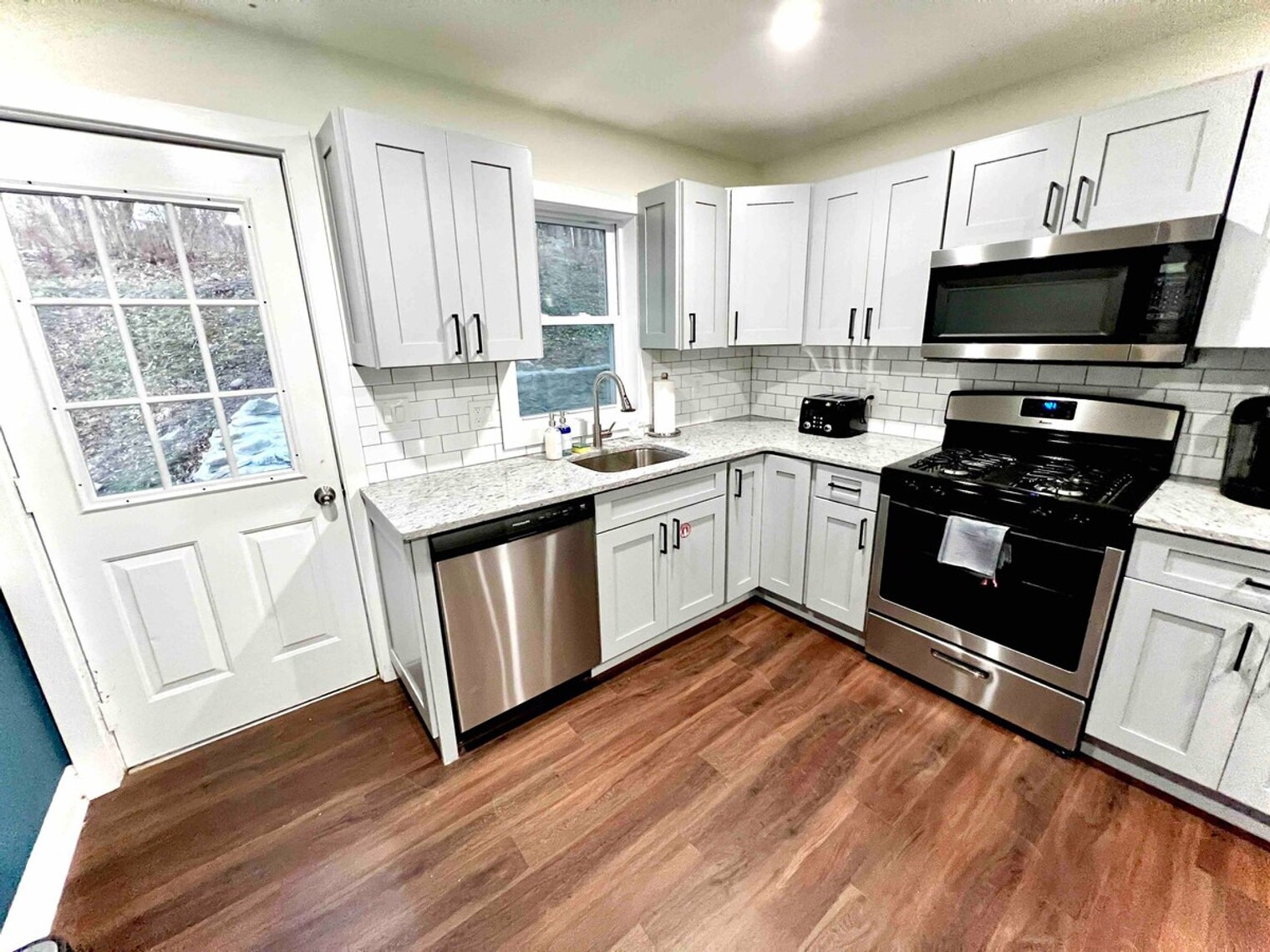 Building Photo - 1592 Main St