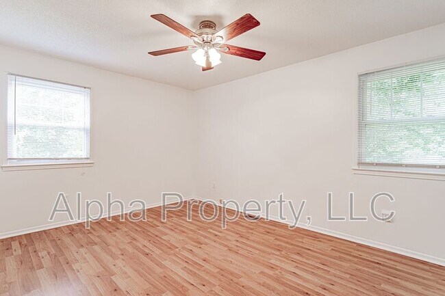 Building Photo - 134 Saturn Ln