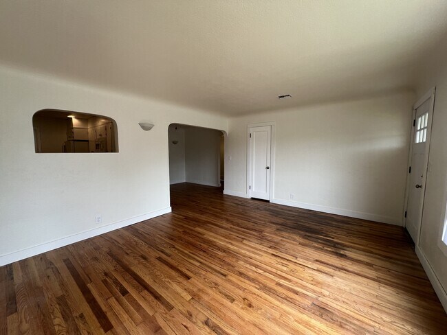 Building Photo - 540 Tangent St