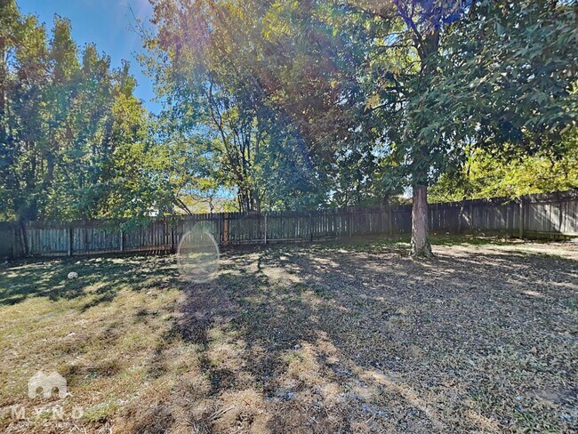 Building Photo - 207 Lake Forest Dr