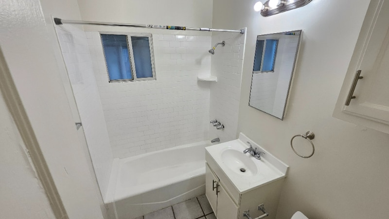 Building Photo - 519 N Gardner St