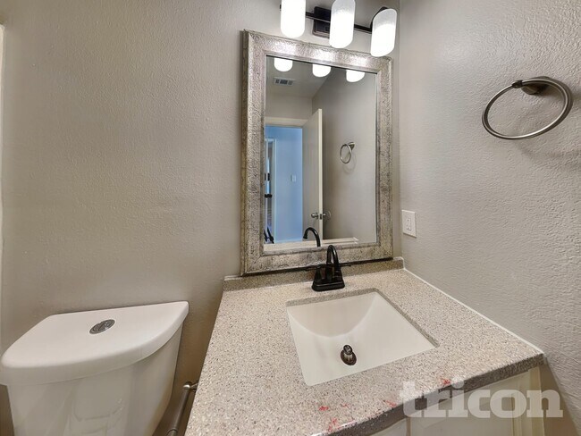 Building Photo - 7112 Avington Way