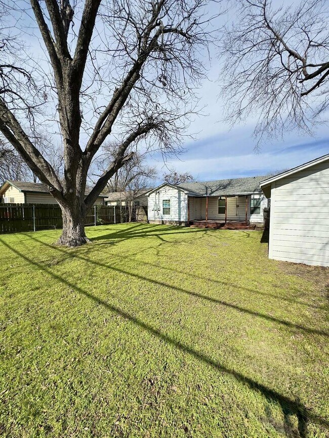 Building Photo - 4000 Austin Ave