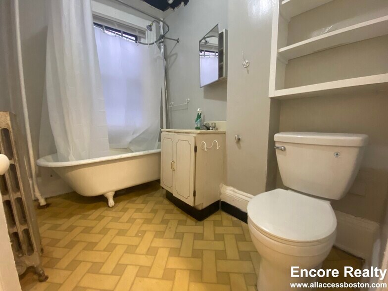 Building Photo - 3 Champney Pl