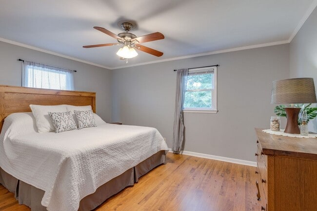 Building Photo - Stunner in North Columbia