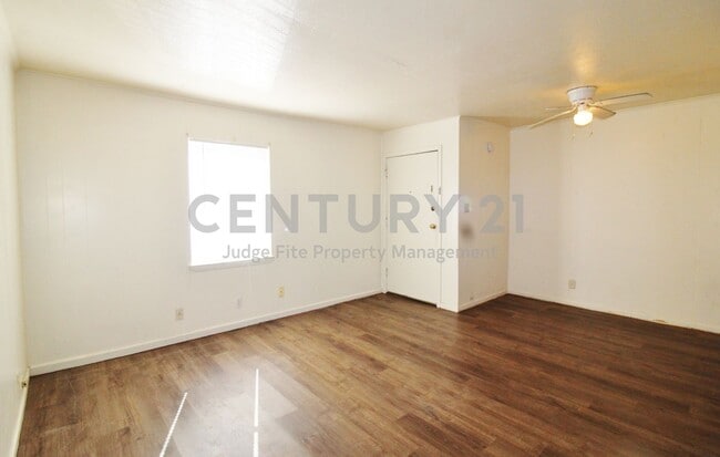 Building Photo - Cozy 1/1 Fourplex Unit On A Corner Lot In Weatherford For Rent!