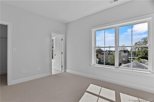 Building Photo - 350 Halley Ave