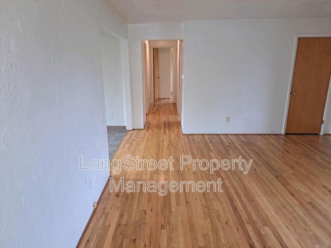 Building Photo - 1930 NW Kings Blvd