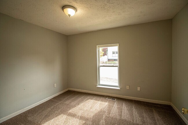 Building Photo - 803/805 N 7th St