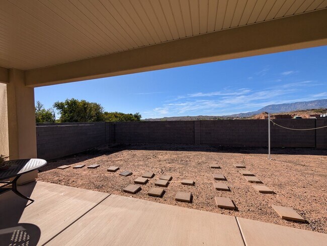 Building Photo - 951 N Main St