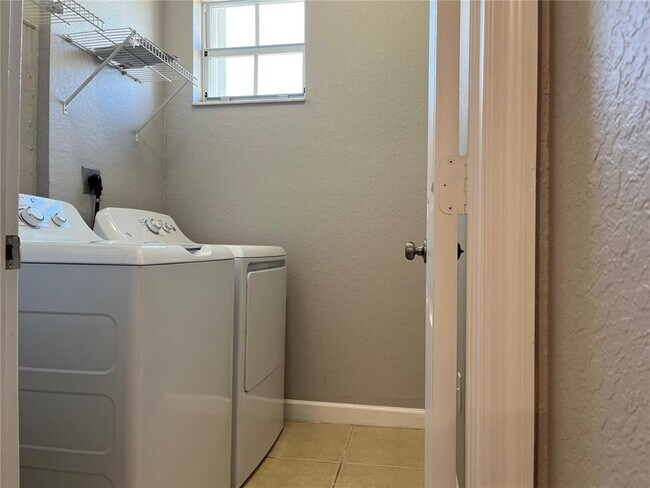 Building Photo - 349 NE 36th Terrace