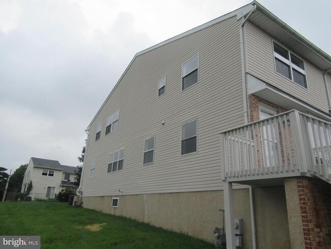 Building Photo - 436 Coates St