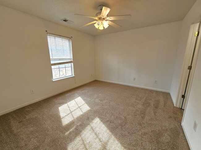 Building Photo - 405 Juniper Leaf Way