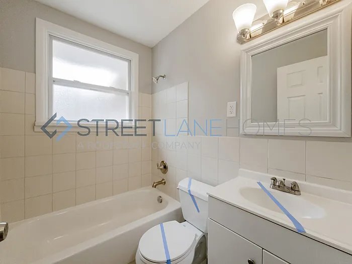 Building Photo - 1052 Renshaw Dr