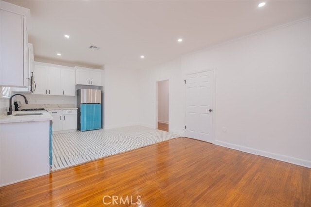 Building Photo - 418 N Hill Ave