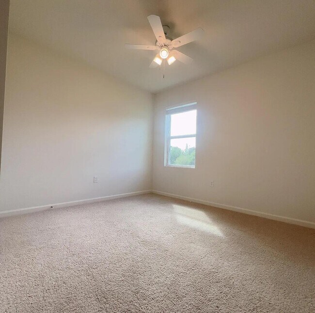 Building Photo - 498 Periwinkle Dr