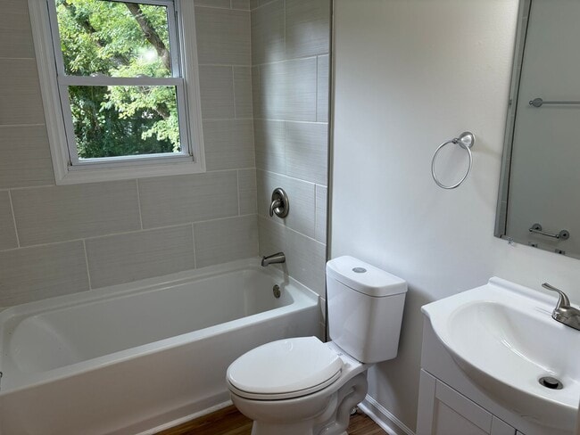 Building Photo - 2 Bedroom, 1 Bathroom House in Winston-Salem!