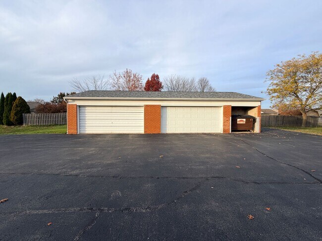 Building Photo - 806 Kentwood Dr