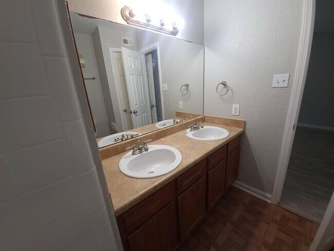 Building Photo - 8100 Creekbend Dr