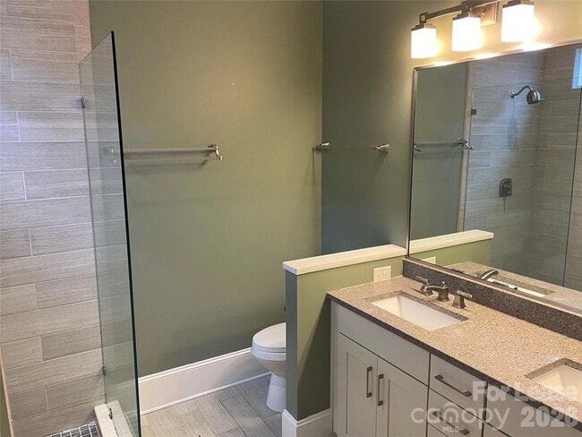 Building Photo - 2321 Barry St