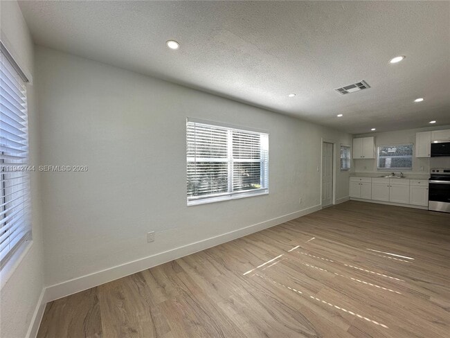 Building Photo - 3331 SW 15th Ave