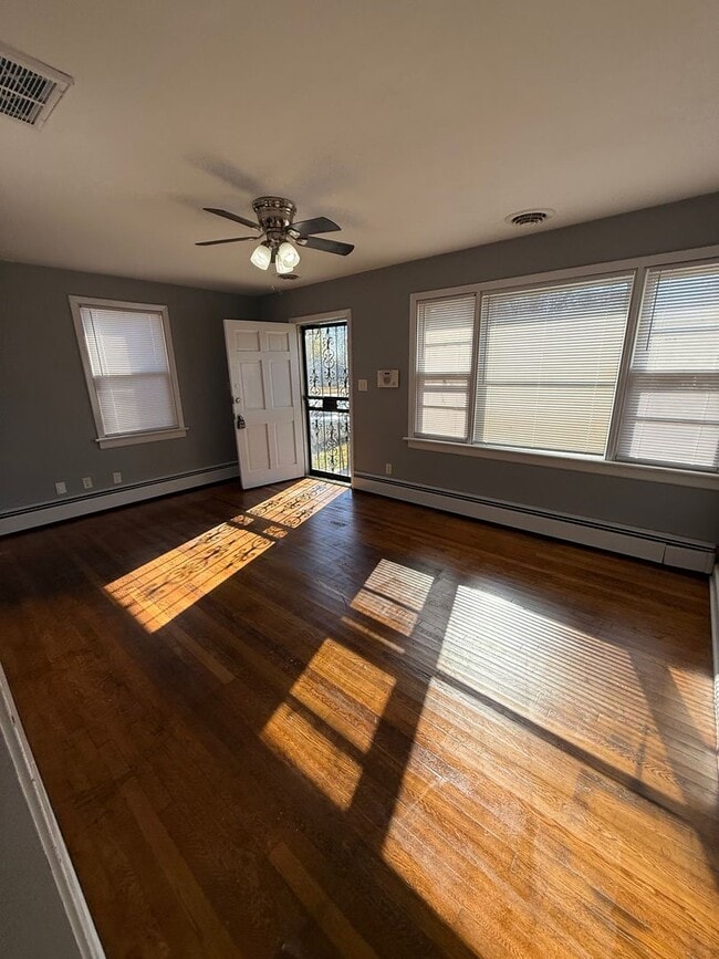 Building Photo - 4 Bedroom 2 Bath House in Richmond