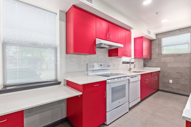 Building Photo - 129 N 11th Ave