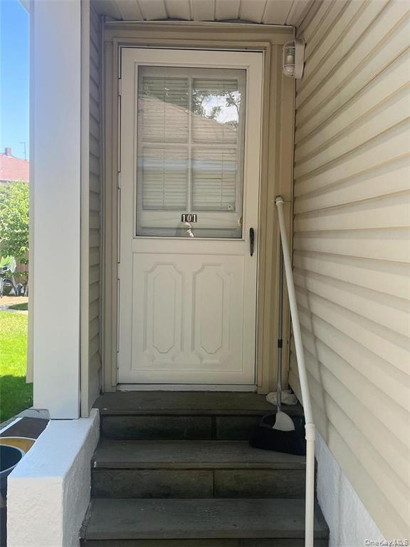 Primary Photo - 21 White St