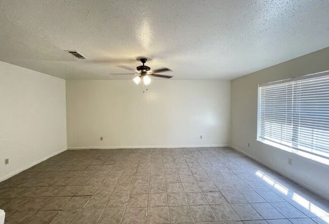 Building Photo - 1203 Airline Dr