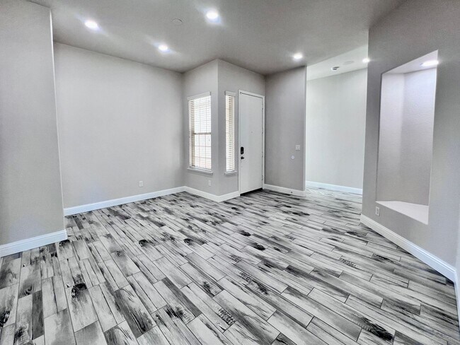 Building Photo - $2,895 Fowler & Church, Spacious 3 Bedroom...